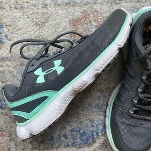Under Armour Sneakers